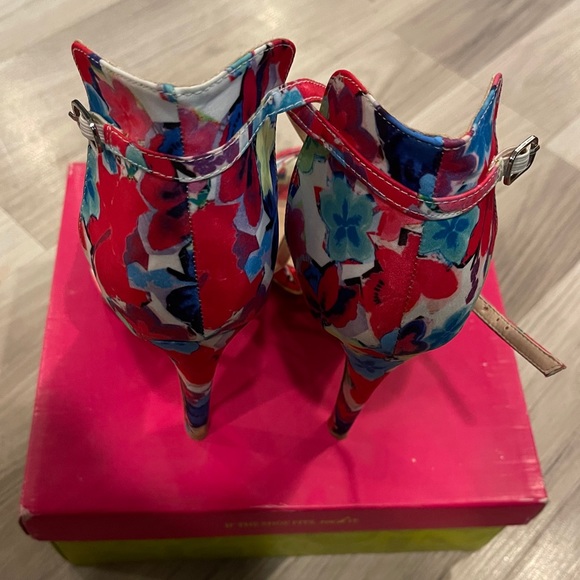 Floral high heeled shoes - Picture 4 of 6